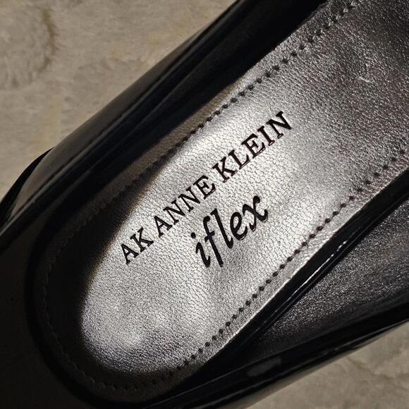Anne Klein iflex Black Crocodile Embossed Patent Leather Pointed Kitten Heels 7 - Picture 7 of 9